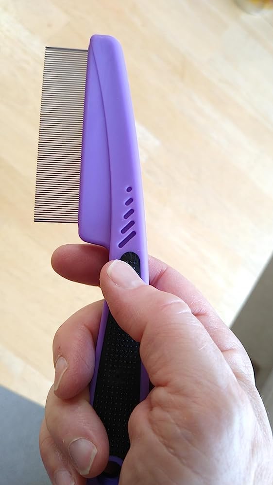 Flea Comb with Rubber Handle, Flea and Tick Comb for Dogs & Cats, Fine Tooth Dog Comb for Grooming (Purple)